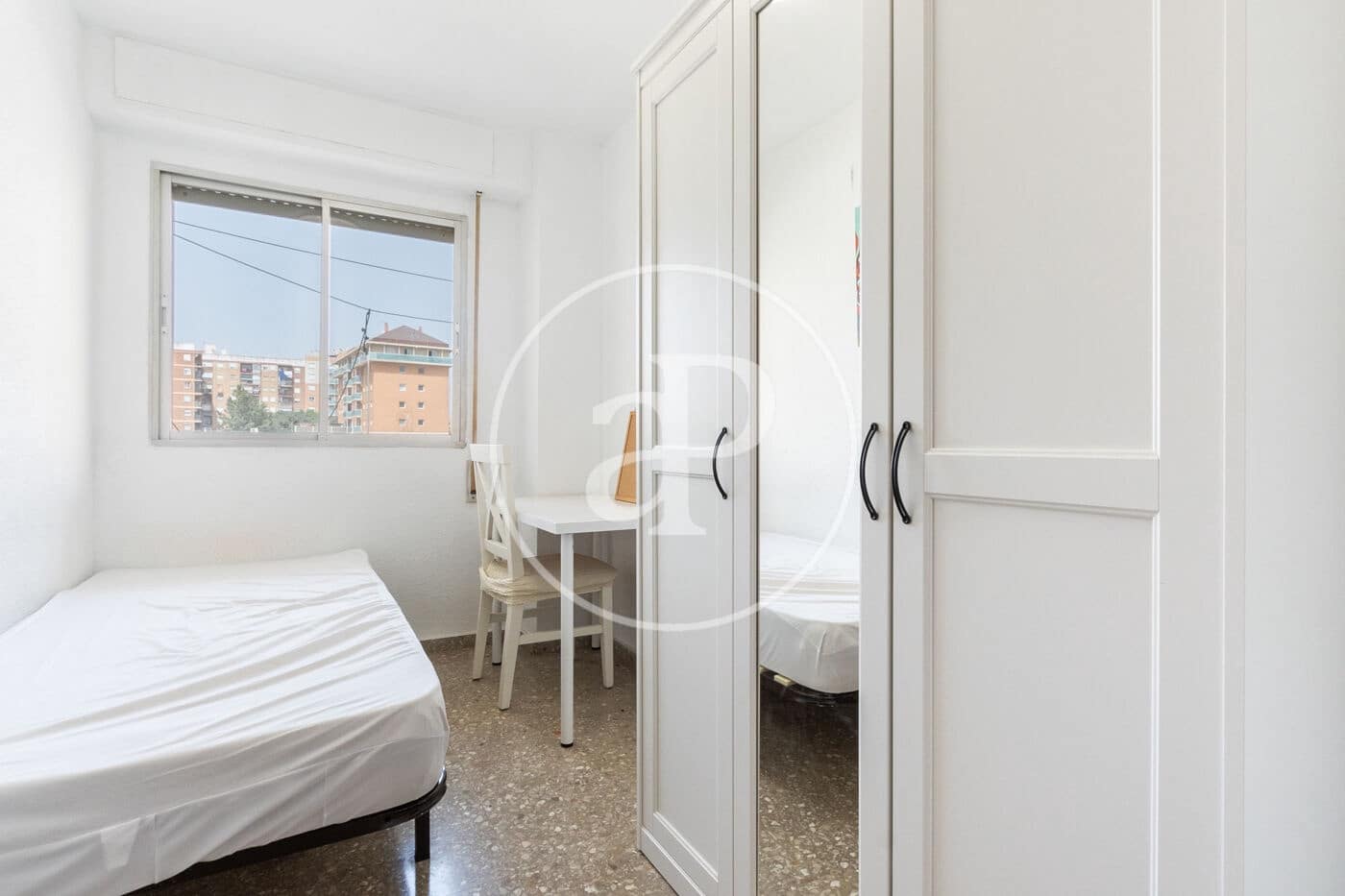 4 soverom Leilighet til leie i Valencia by - € 1 300 (Ref: 9388002)