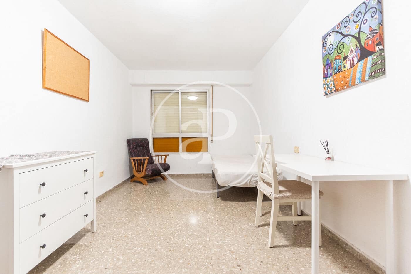 4 soverom Leilighet til leie i Valencia by - € 1 300 (Ref: 9388002)