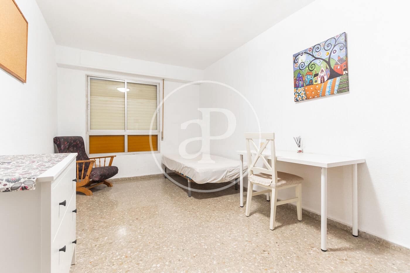4 soverom Leilighet til leie i Valencia by - € 1 300 (Ref: 9388002)