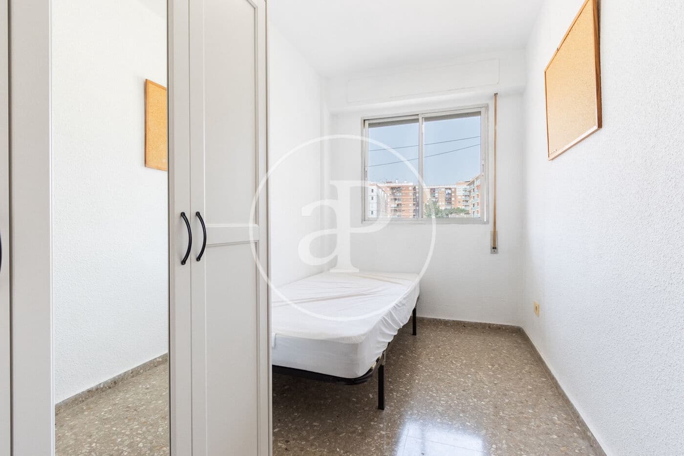 4 soverom Leilighet til leie i Valencia by - € 1 300 (Ref: 9388002)