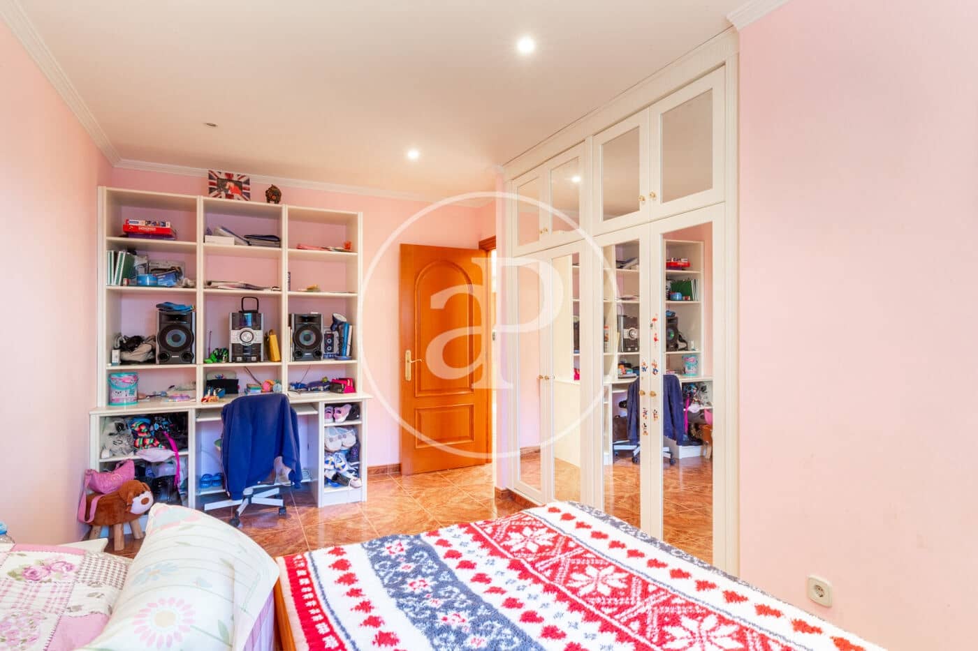 7 bedroom Villa for sale in Serra with pool - € 665,000 (Ref: 9390969)