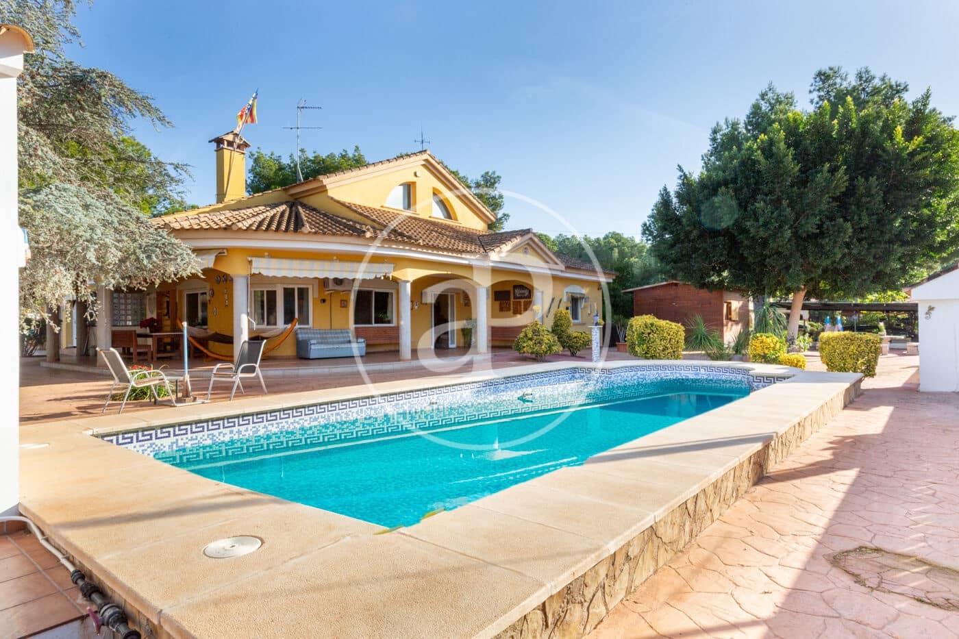 7 bedroom Villa for sale in Serra with pool - € 665,000 (Ref: 9390969)