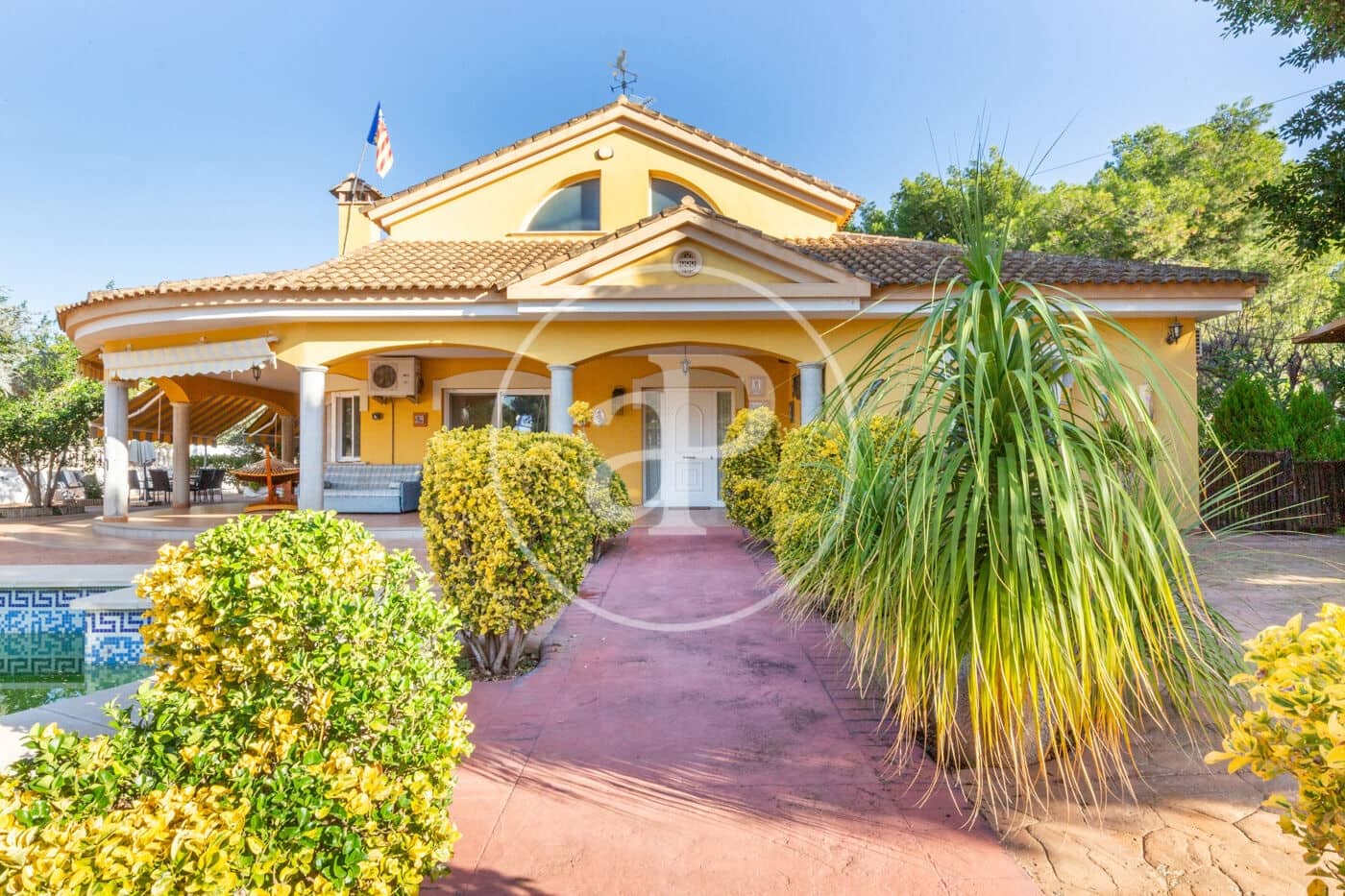 7 bedroom Villa for sale in Serra with pool - € 665,000 (Ref: 9390969)