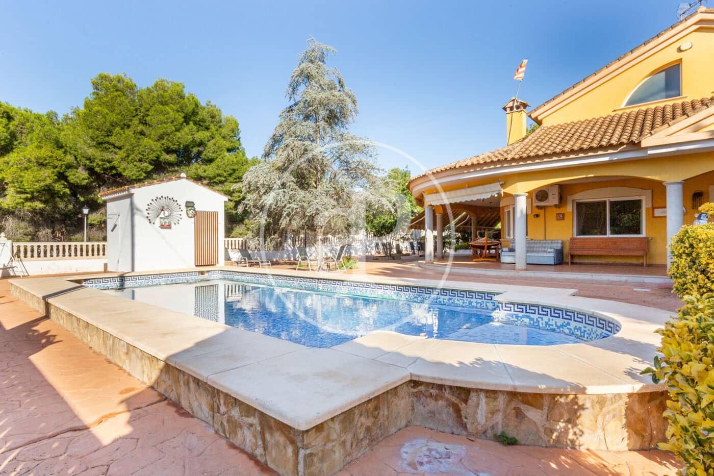 7 bedroom Villa for sale in Serra with pool - € 665,000 (Ref: 9390969)