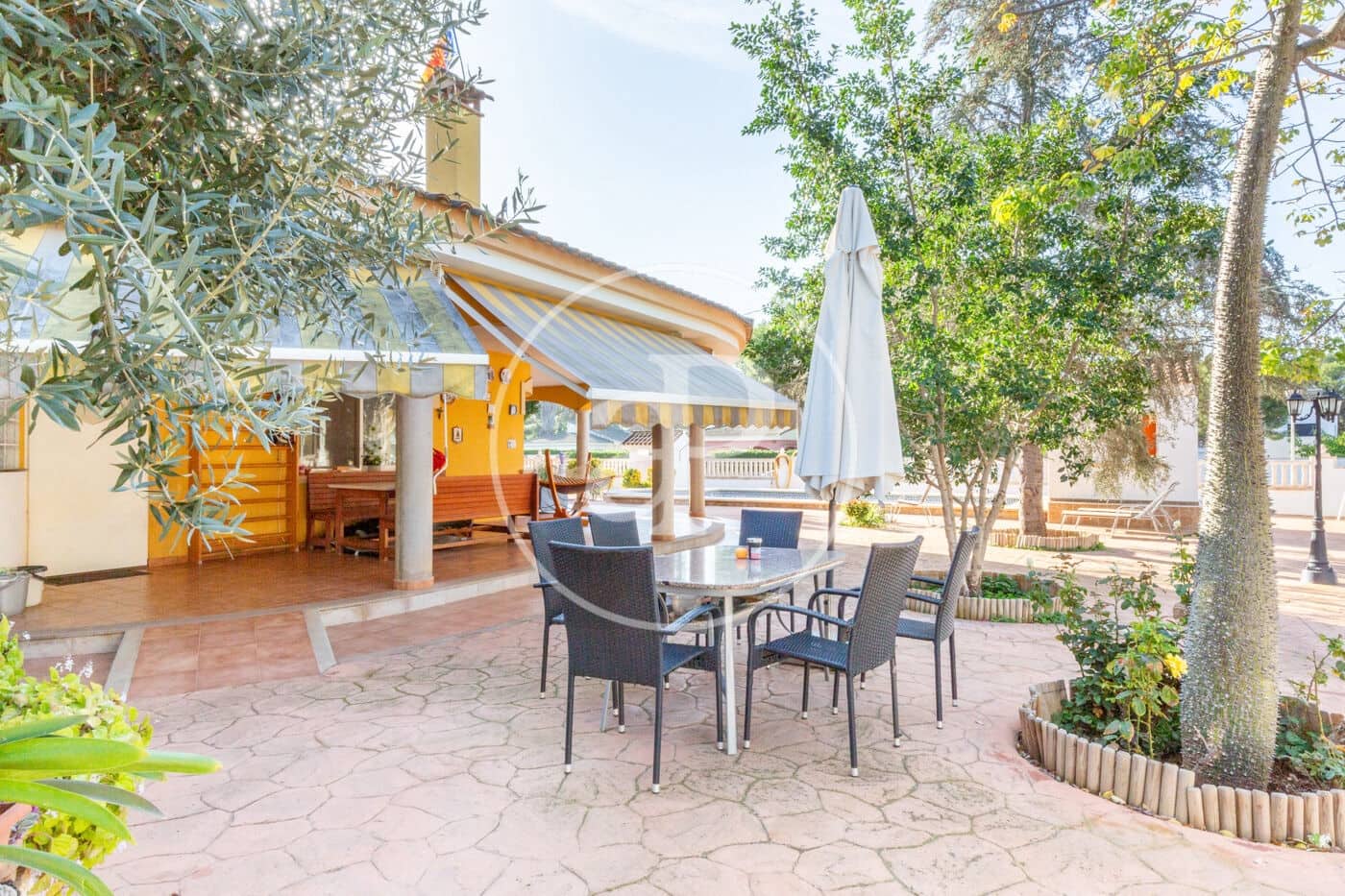 7 bedroom Villa for sale in Serra with pool - € 665,000 (Ref: 9390969)