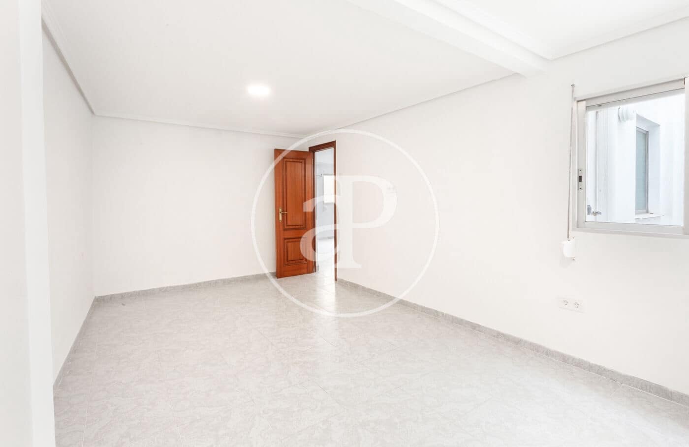 2 bedroom Apartment for rent in Valencia city - € 1,100 (Ref: 9396089)