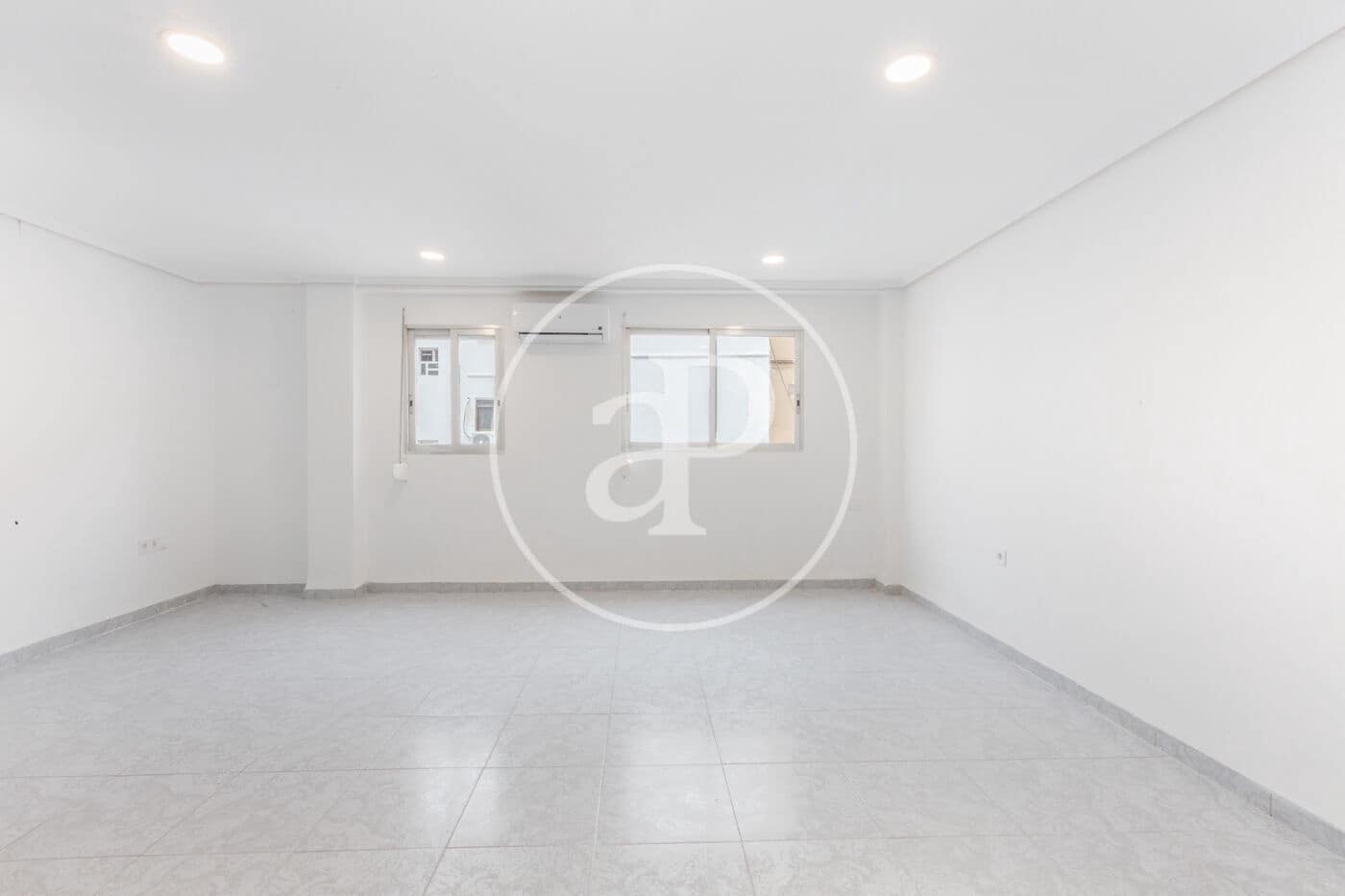 2 bedroom Apartment for rent in Valencia city - € 1,100 (Ref: 9396089)