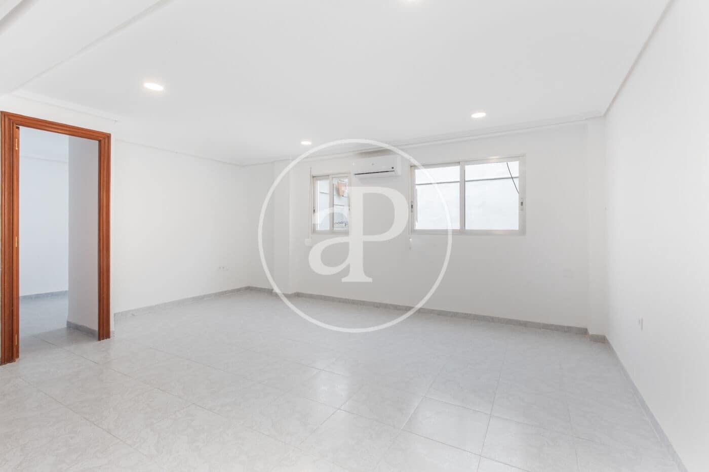 2 bedroom Apartment for rent in Valencia city - € 1,100 (Ref: 9396089)