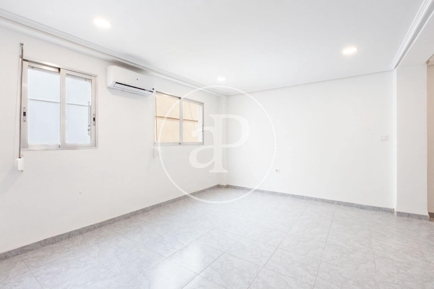 2 bedroom Apartment for rent in Valencia city - € 1,100 (Ref: 9396089)