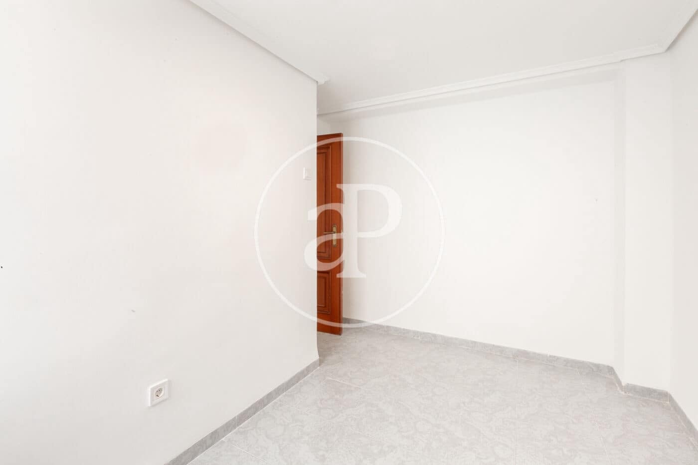 2 bedroom Apartment for rent in Valencia city - € 1,100 (Ref: 9396089)