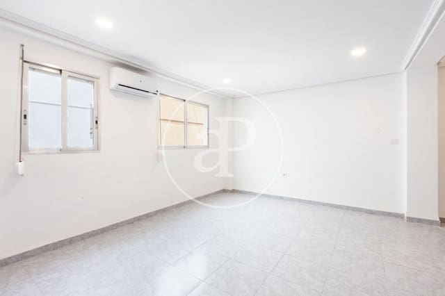 2 bedroom Apartment for rent in Cabanyal-Canyamelar, Valencia city - € 1,100 (Ref: 9396089)