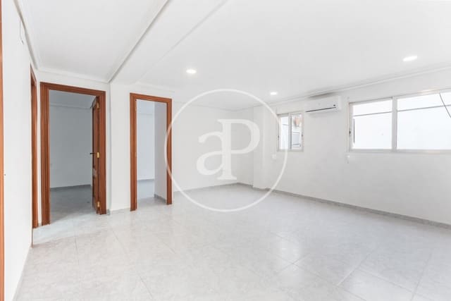 2 bedroom Apartment for rent in Cabanyal-Canyamelar, Valencia city - € 1,100 (Ref: 9396089)