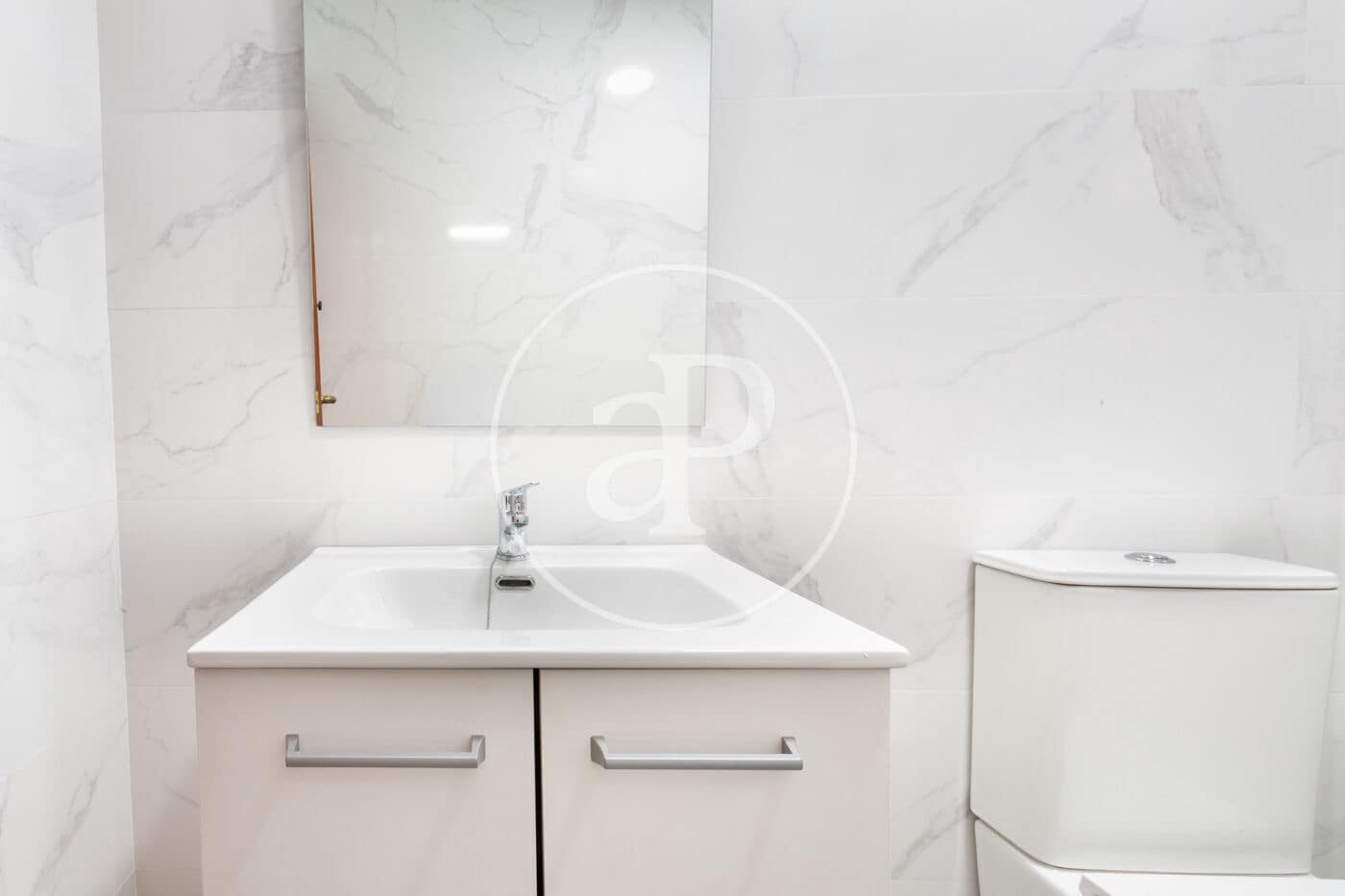 2 bedroom Apartment for rent in Valencia city - € 1,100 (Ref: 9396089)