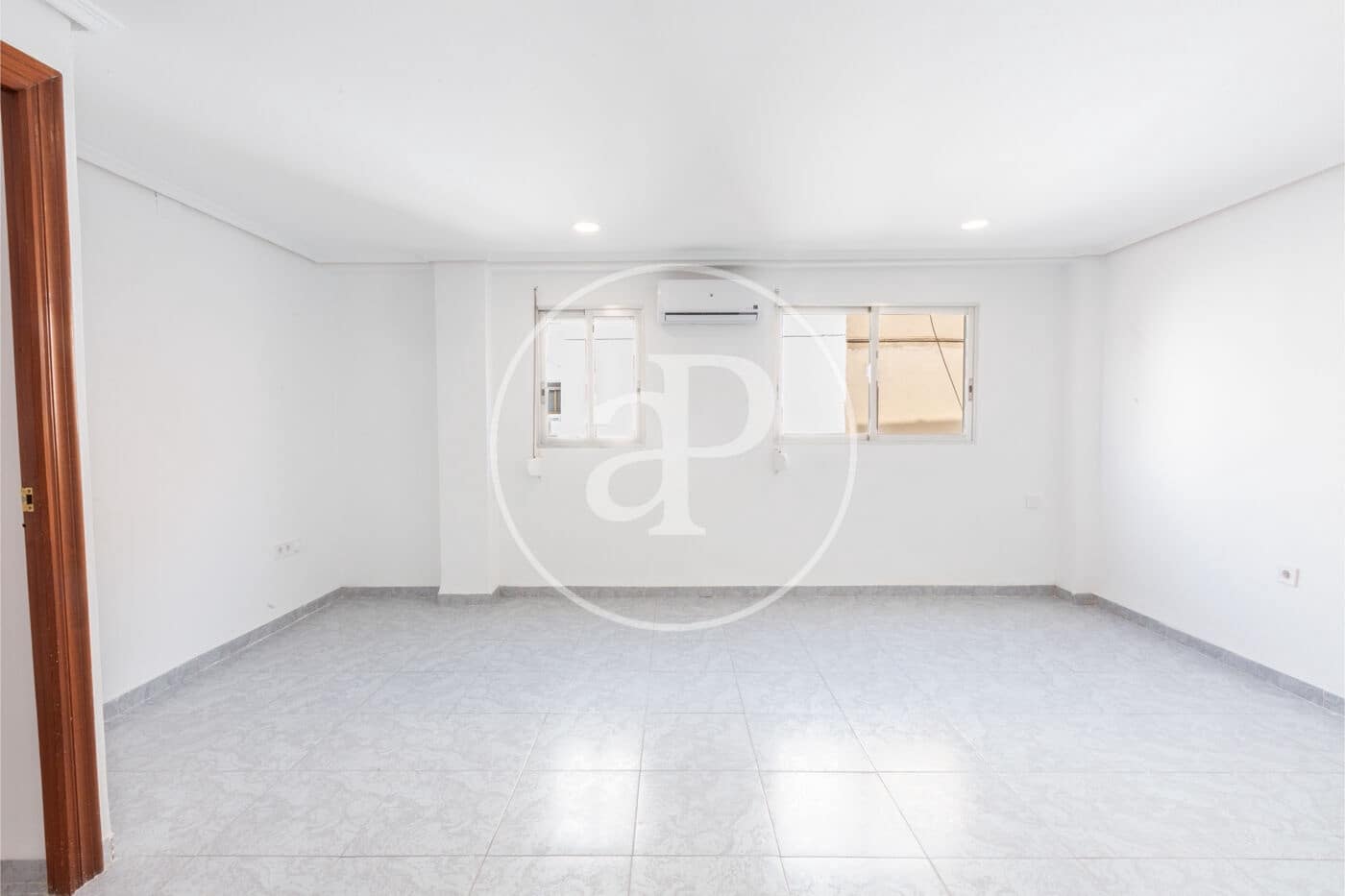 2 bedroom Apartment for rent in Valencia city - € 1,100 (Ref: 9396089)