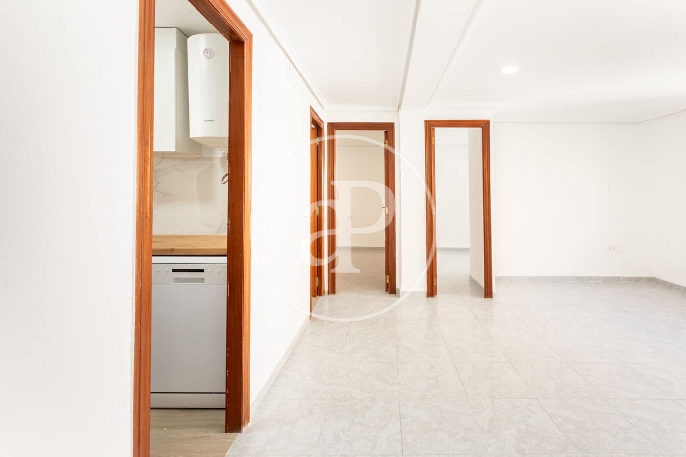 2 bedroom Apartment for rent in Valencia city - € 1,100 (Ref: 9396089)