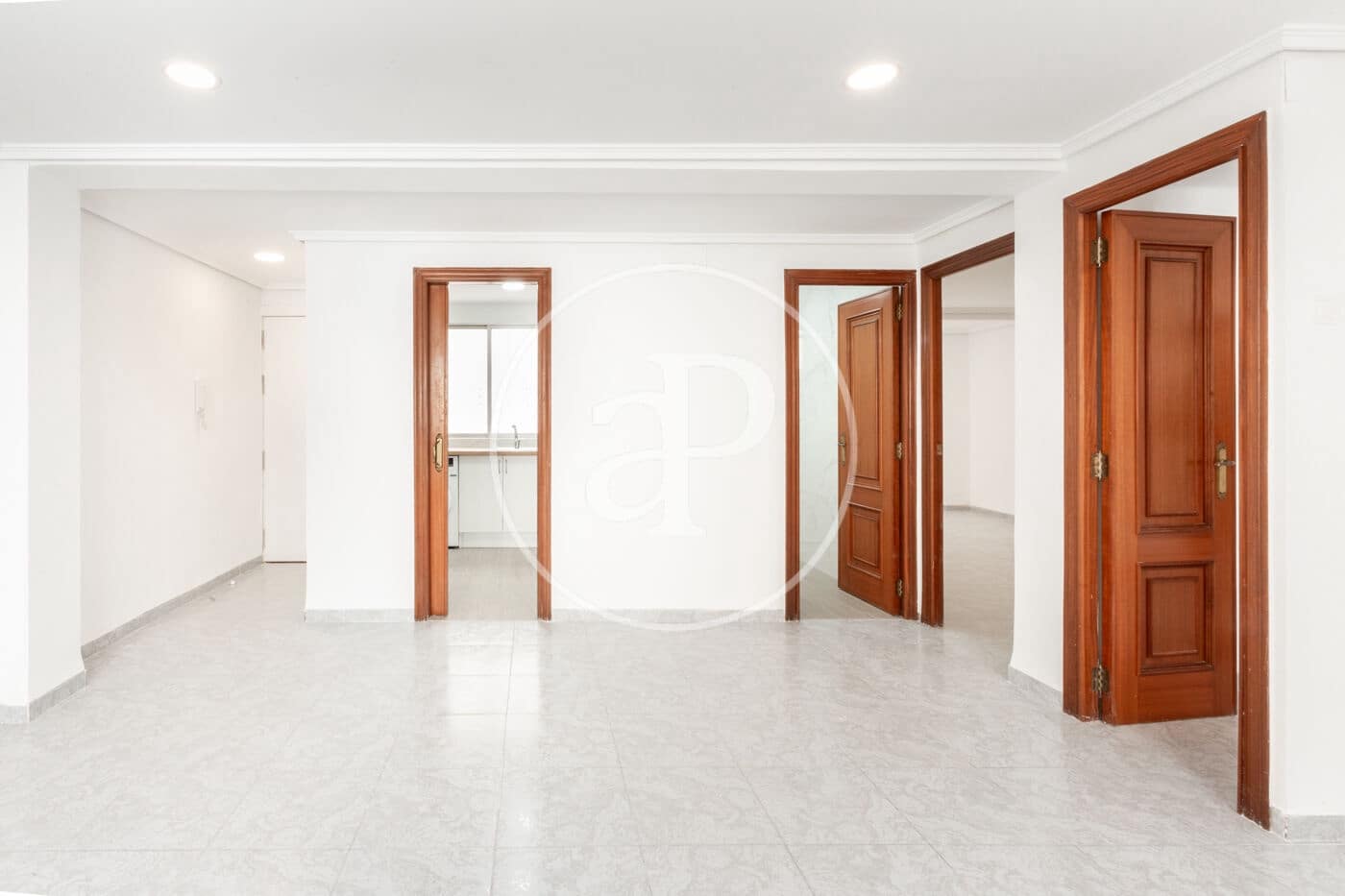 2 bedroom Apartment for rent in Valencia city - € 1,100 (Ref: 9396089)