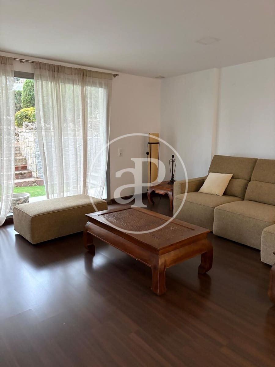 3 camera da letto Villa da affittare in Torrent con piscina - 3.000 € (Rif: 9396092)