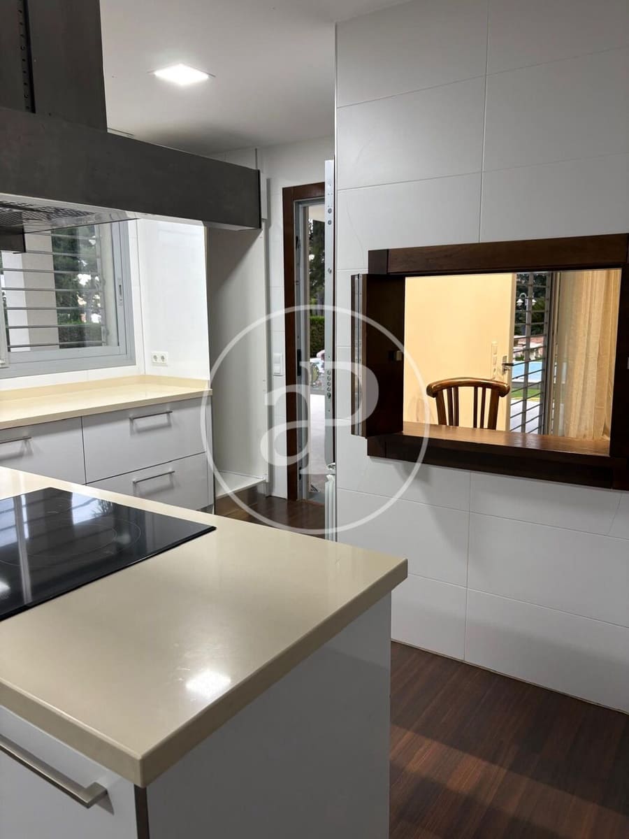 3 camera da letto Villa da affittare in Torrent con piscina - 3.000 € (Rif: 9396092)