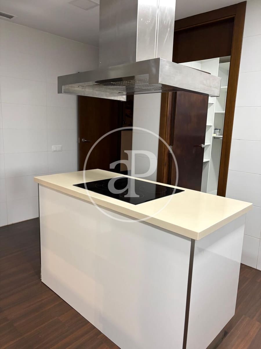 3 camera da letto Villa da affittare in Torrent con piscina - 3.000 € (Rif: 9396092)