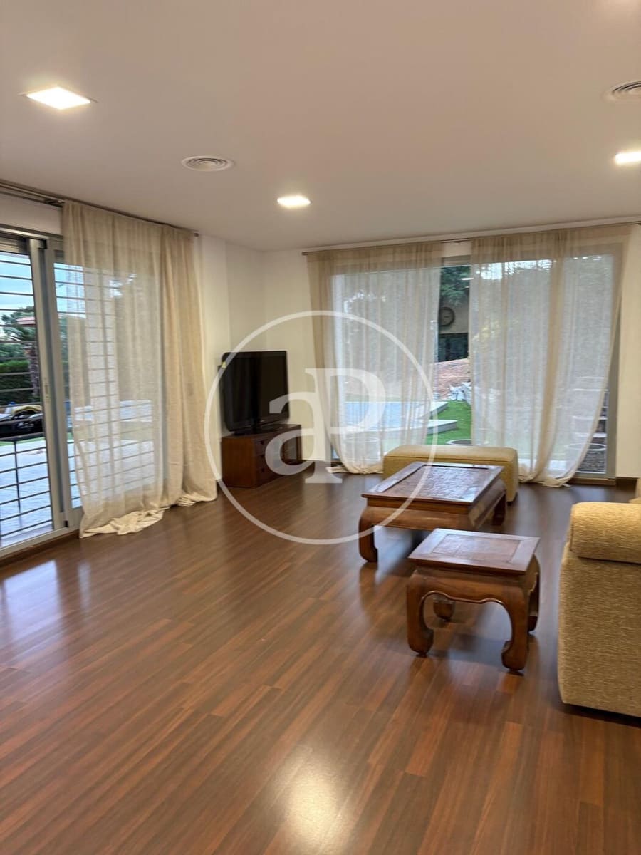 3 camera da letto Villa da affittare in Torrent con piscina - 3.000 € (Rif: 9396092)