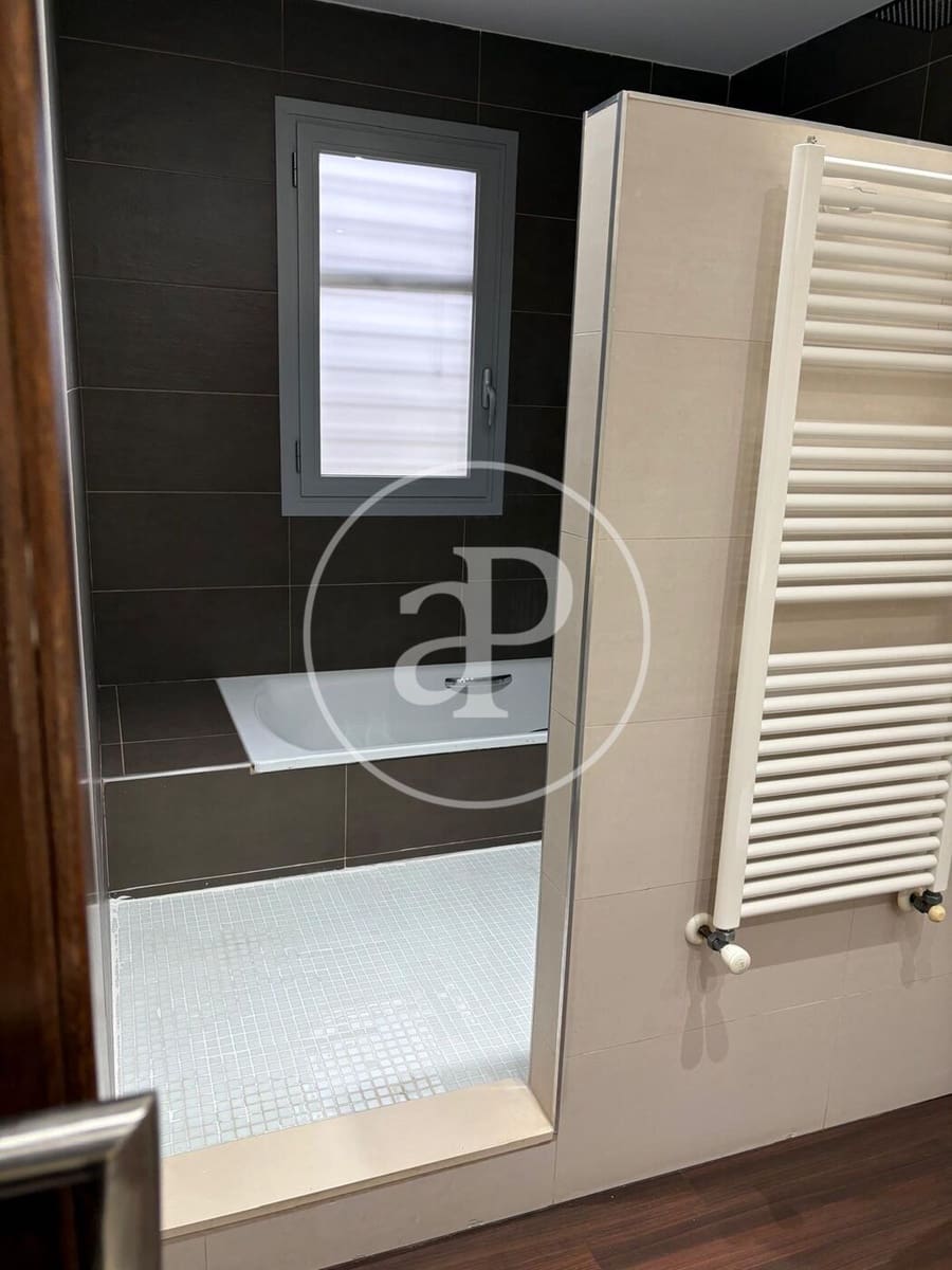 3 camera da letto Villa da affittare in Torrent con piscina - 3.000 € (Rif: 9396092)