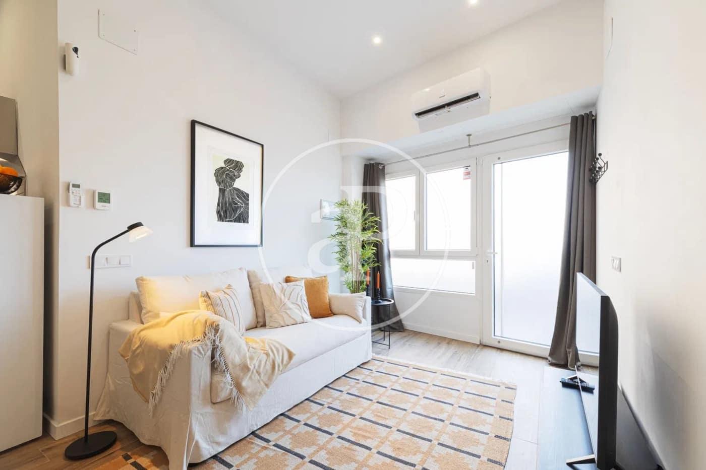 1 bedroom Villa for rent in Valencia city - € 1,100 (Ref: 9401171)