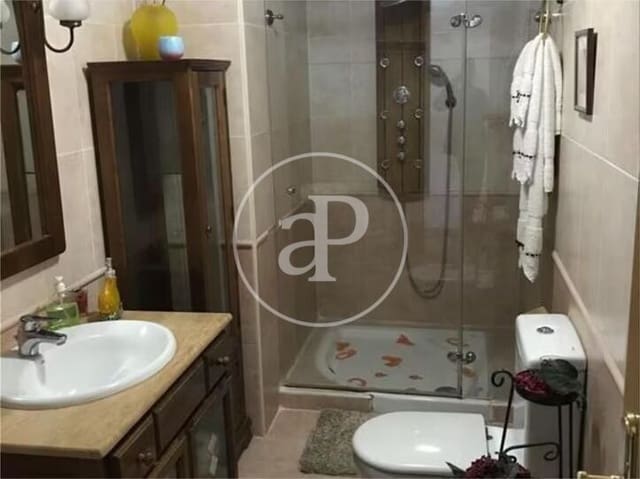 3 bedroom Penthouse for rent in Picanya - € 1,200 (Ref: 9401173)