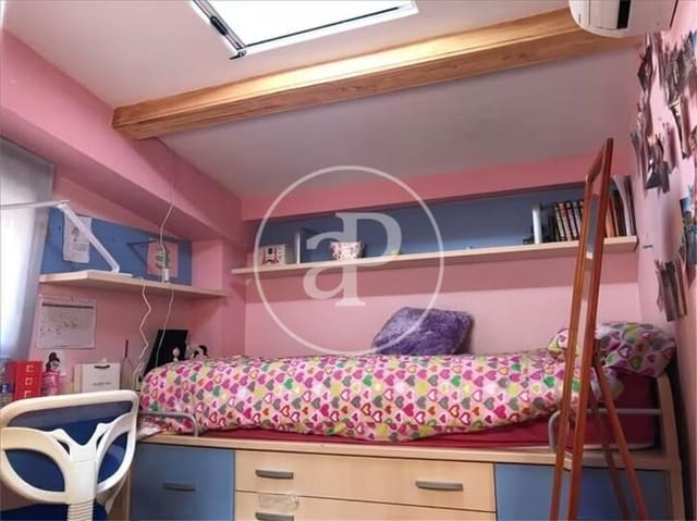 3 bedroom Penthouse for rent in Picanya - € 1,200 (Ref: 9401173)