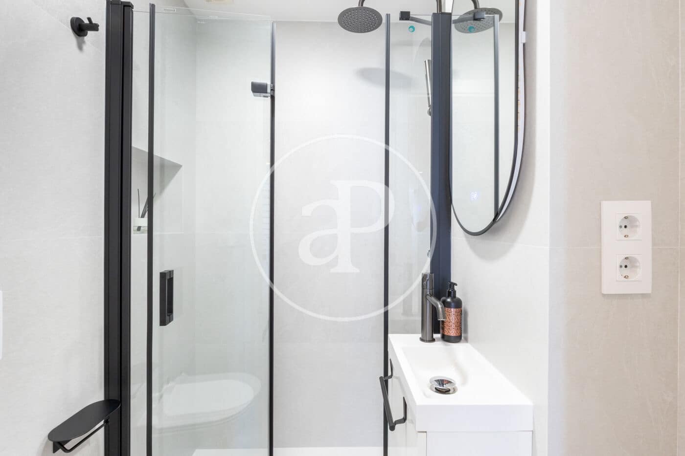 2 sovrum Lägenhet att hyra i Valencia stad - 2 250 € (Ref: 9406706)