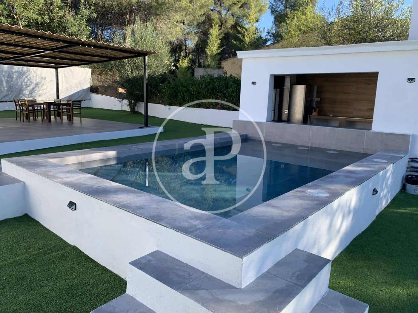 3 soverom Villa til leie i Calicanto med svømmebasseng - € 2 100 (Ref: 9411052)