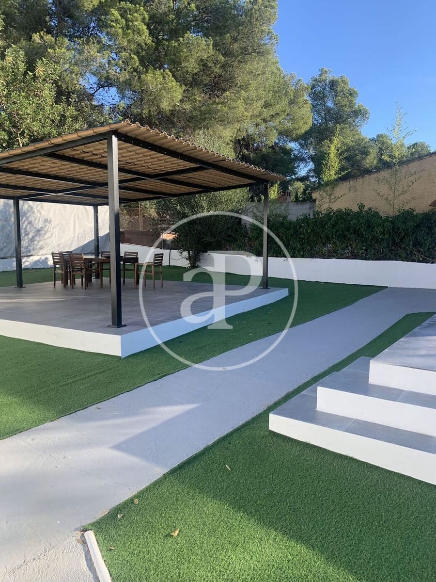 3 soverom Villa til leie i Calicanto med svømmebasseng - € 2 100 (Ref: 9411052)