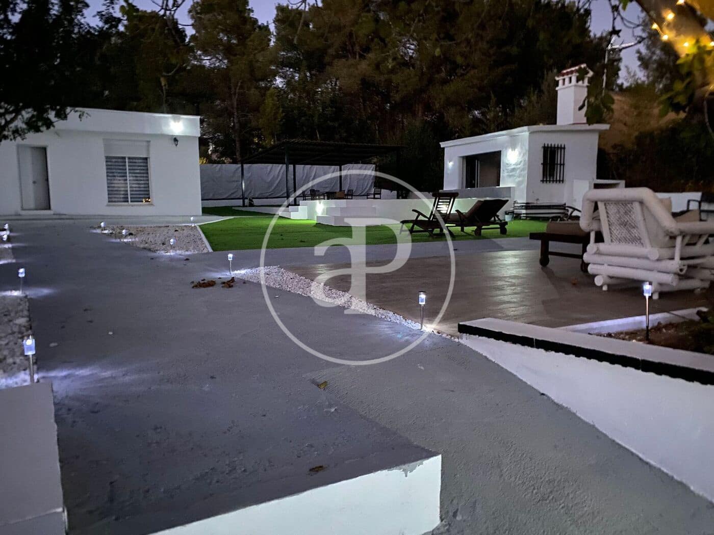 3 soverom Villa til leie i Calicanto med svømmebasseng - € 2 100 (Ref: 9411052)