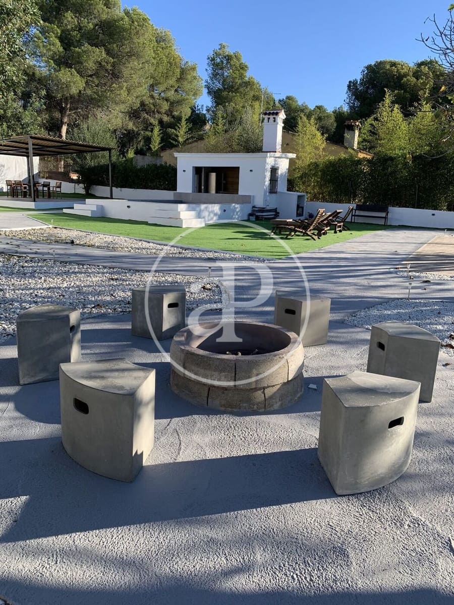 3 soverom Villa til leie i Calicanto med svømmebasseng - € 2 100 (Ref: 9411052)