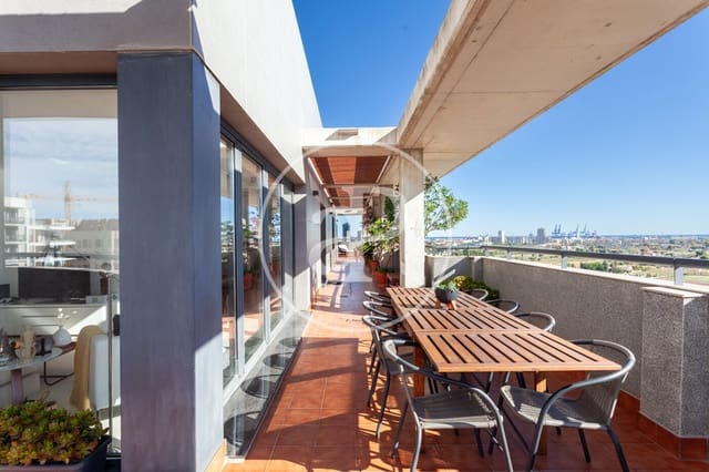 4 chambre Penthouse à vendre à Ciutat de les Arts i de les Ciencies, Valence ville avec piscine - 1 700 000 € (Ref: 9417645)