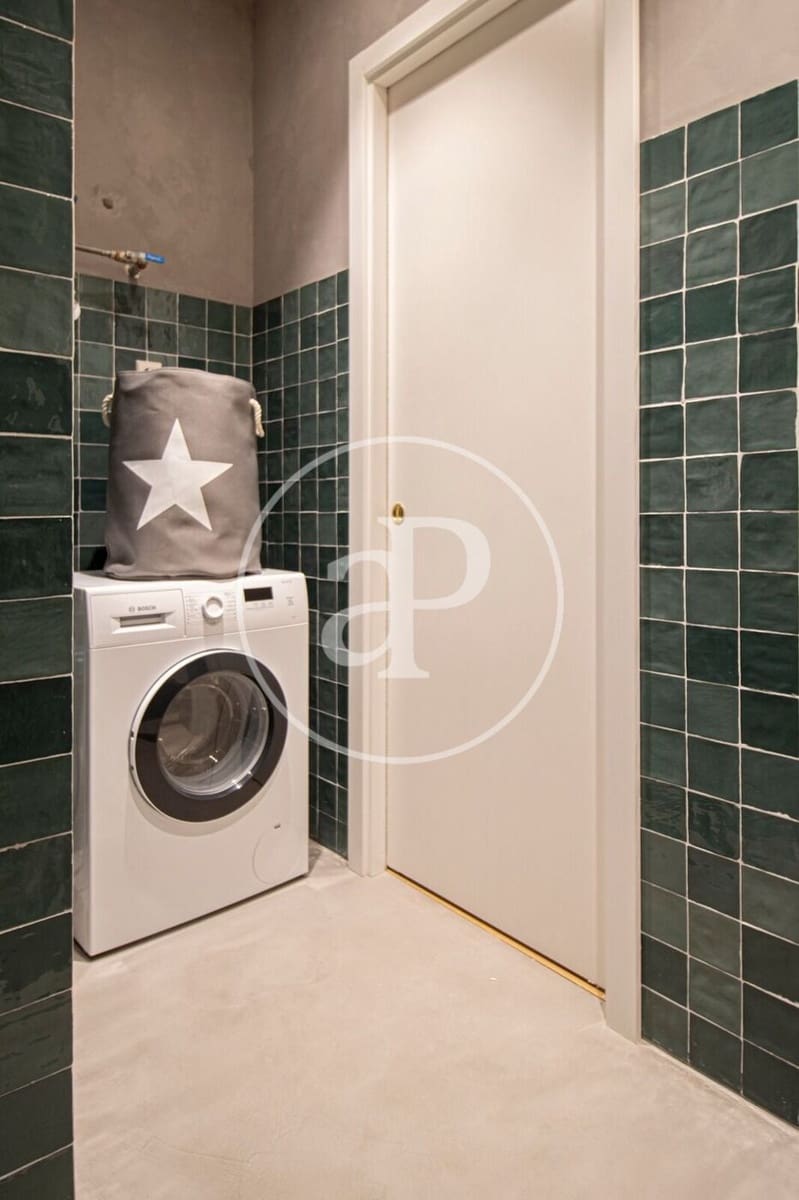 1 bedroom Villa for rent in Valencia city - € 1,600 (Ref: 9417646)