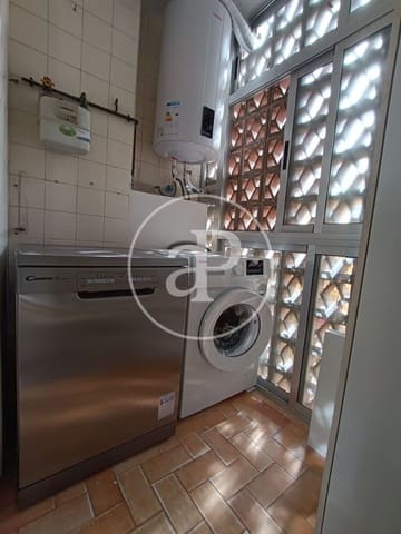 4 bedroom Apartment for rent in Aiora, Valencia city - € 1,700 (Ref: 9423896)