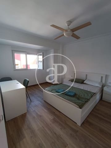 4 quarto Apartamento para arrendar em Cabanyal-Canyamelar, Valência cidade - 1 700 € (Ref: 9423897)