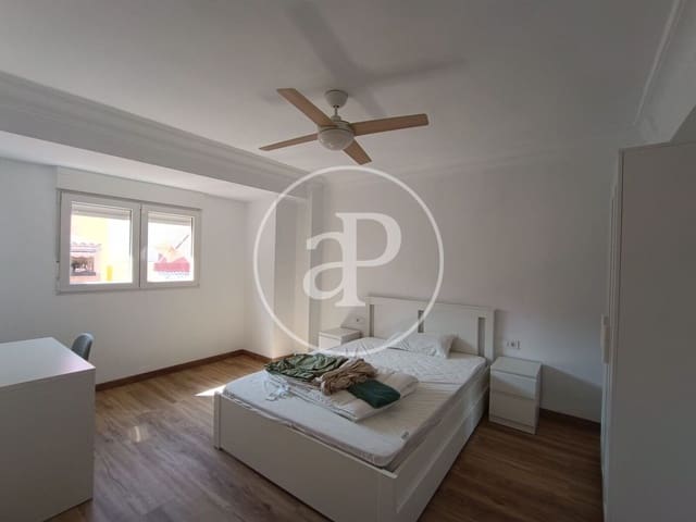 4 quarto Apartamento para arrendar em Cabanyal-Canyamelar, Valência cidade - 1 700 € (Ref: 9423897)