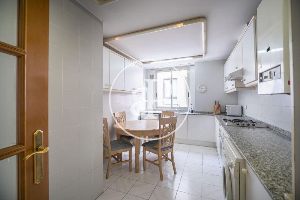 4 sypialnia Apartament do wynajęcia w Miasto Walencja - 2 000 € (Ref: 9431131)