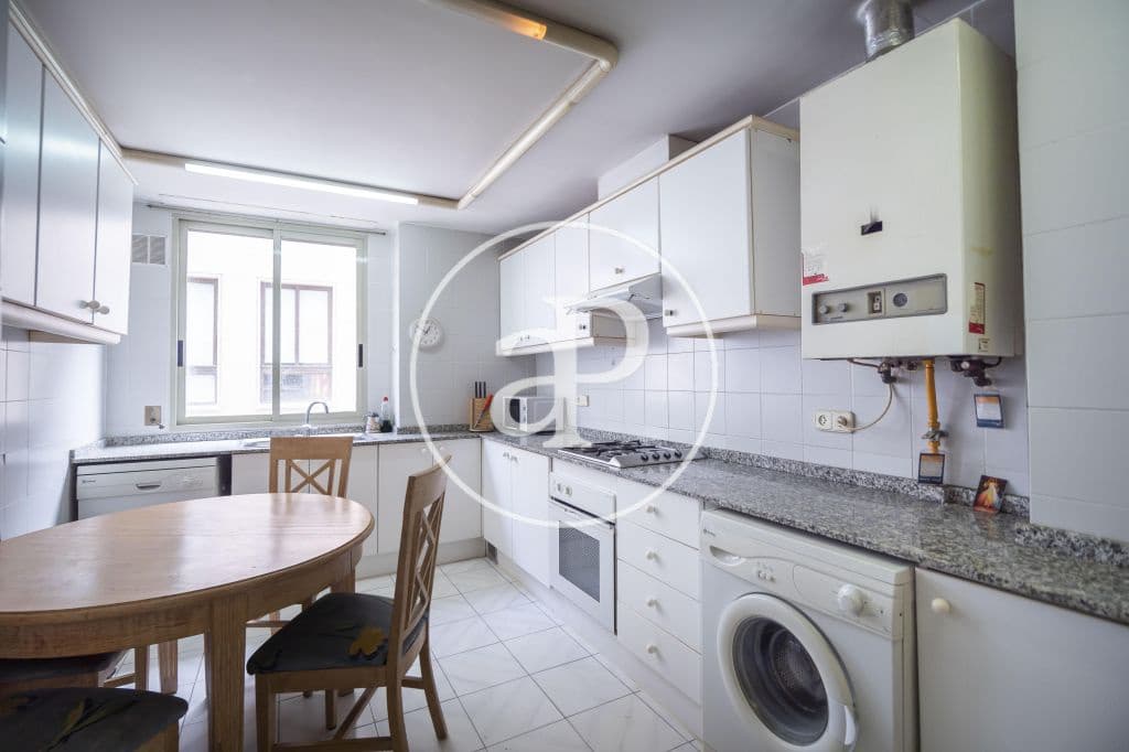 4 sypialnia Apartament do wynajęcia w Miasto Walencja - 2 000 € (Ref: 9431131)