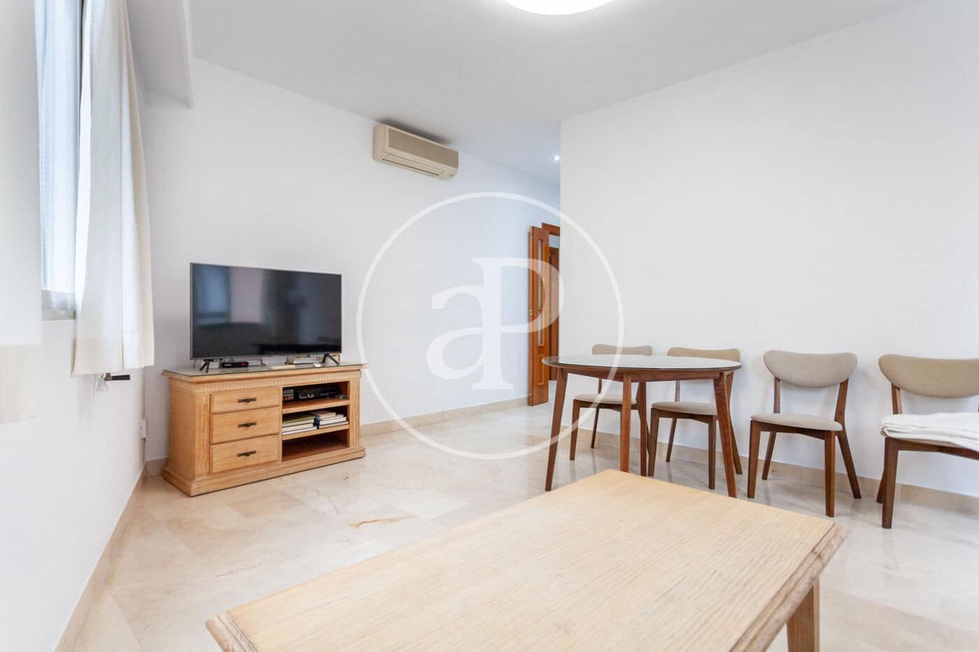4 sovrum Lägenhet att hyra i Valencia stad - 2 000 € (Ref: 9431131)