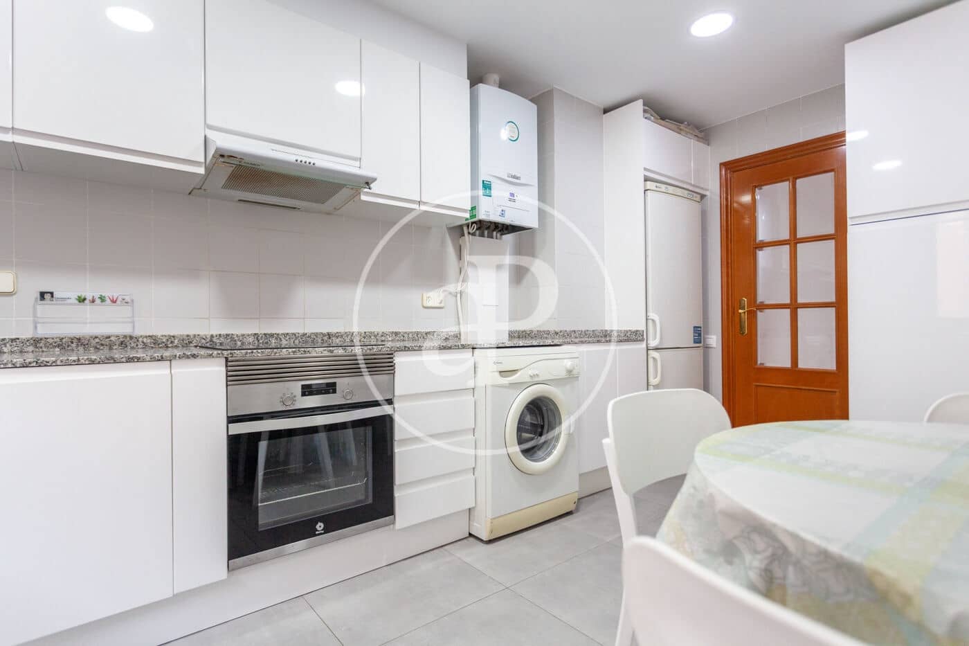 4 sovrum Lägenhet att hyra i Valencia stad - 2 000 € (Ref: 9431131)