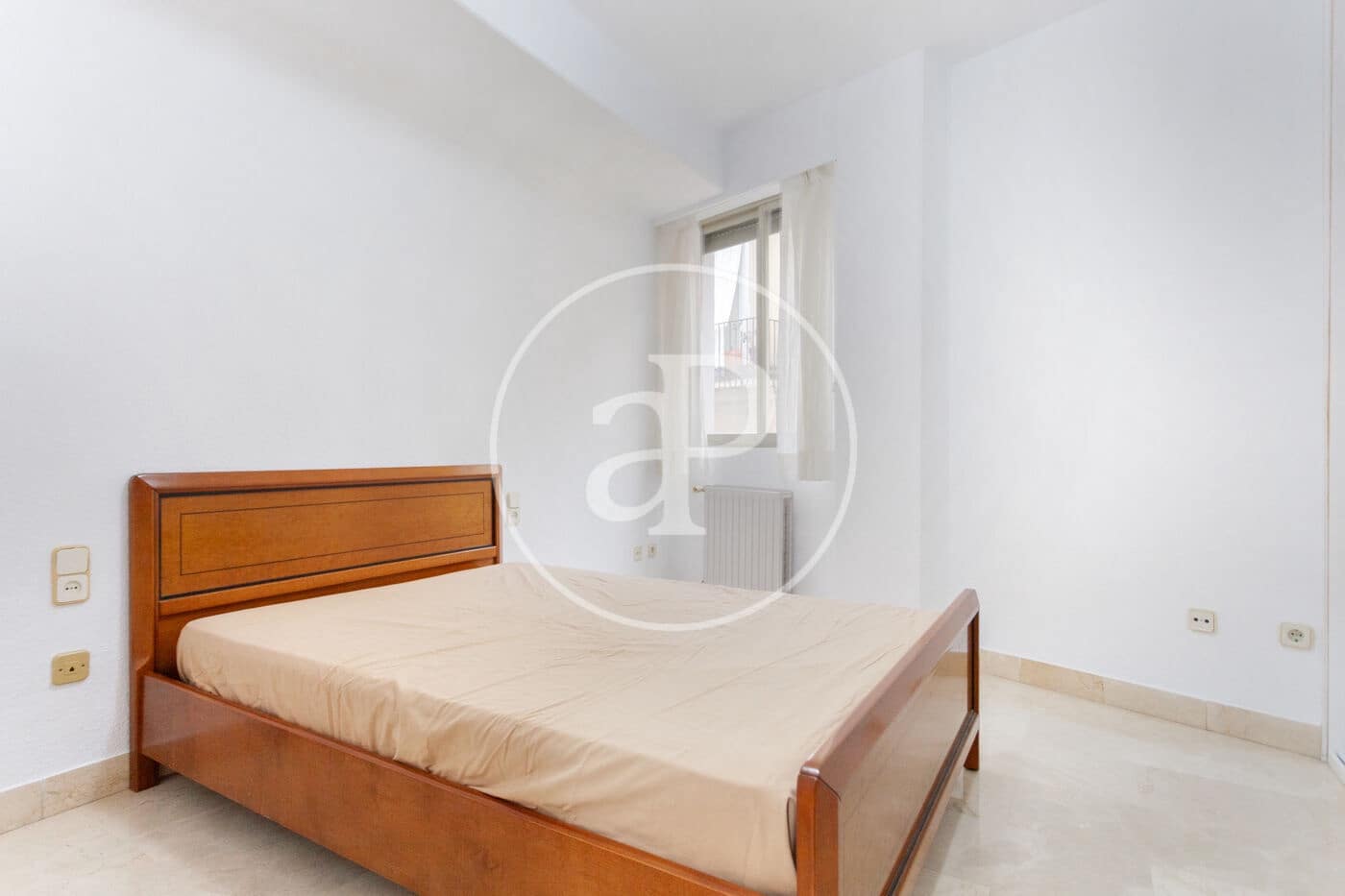 4 sovrum Lägenhet att hyra i Valencia stad - 2 000 € (Ref: 9431131)