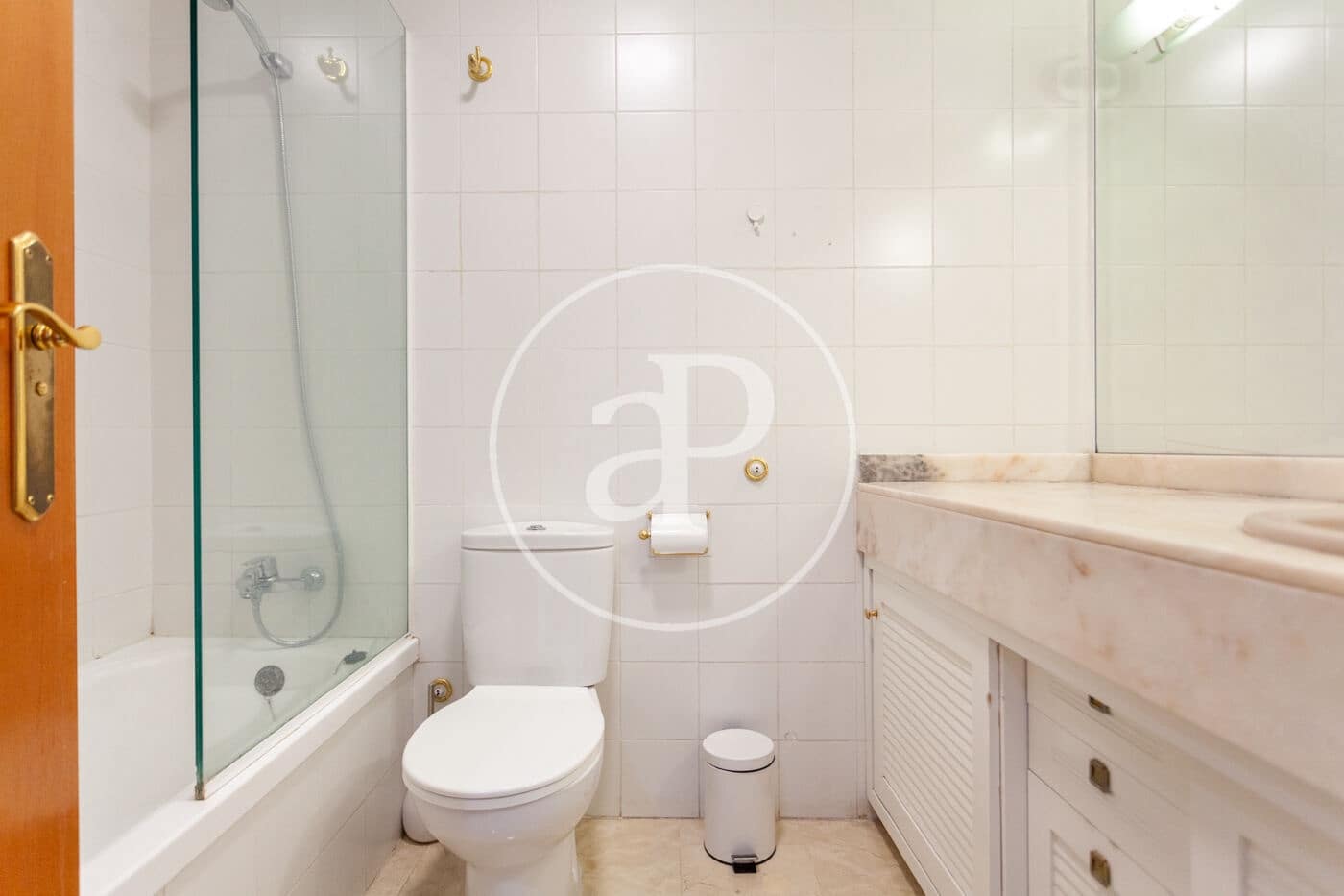 4 sovrum Lägenhet att hyra i Valencia stad - 2 000 € (Ref: 9431131)