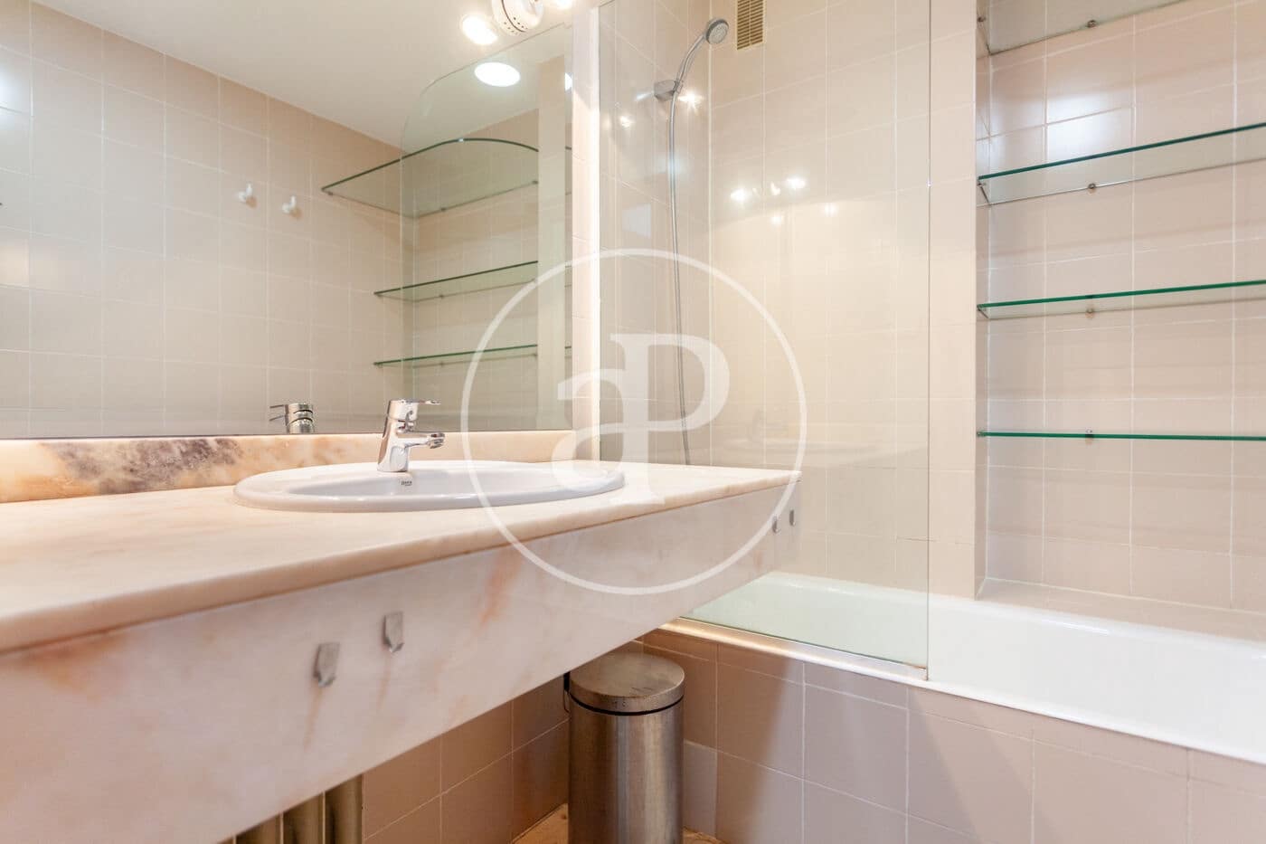 4 sovrum Lägenhet att hyra i Valencia stad - 2 000 € (Ref: 9431131)