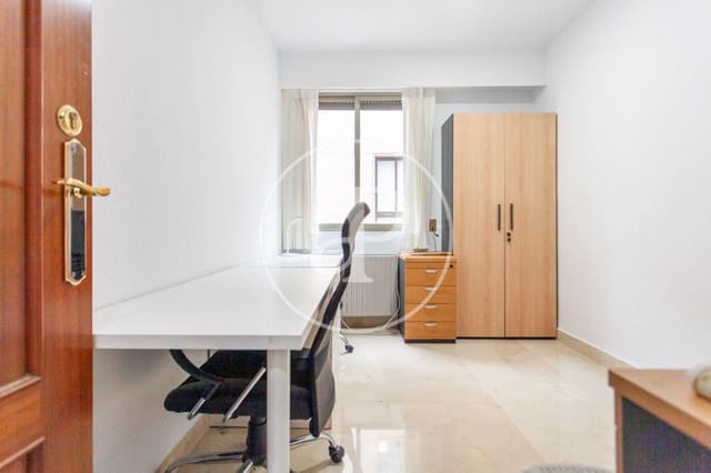 4 soveværelse Lejlighed til leje i La Seu, Valencia by - € 2.000 (Ref: 9431131)