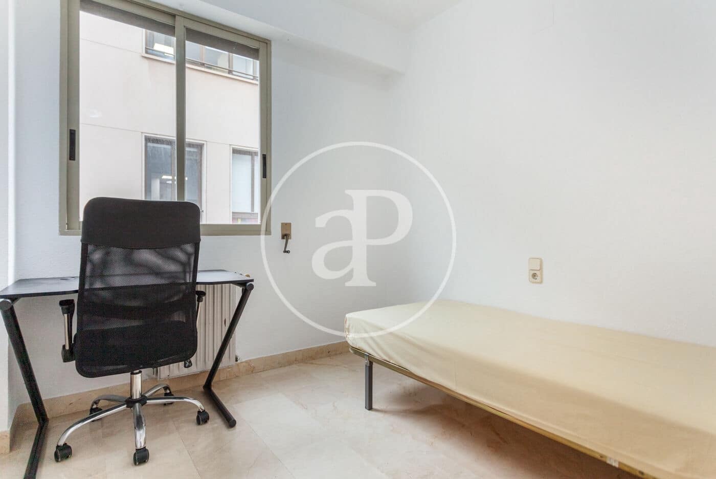 4 sovrum Lägenhet att hyra i Valencia stad - 2 000 € (Ref: 9431131)