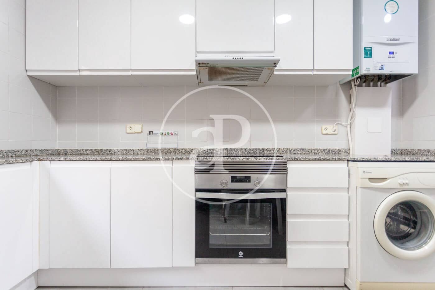 4 sovrum Lägenhet att hyra i Valencia stad - 2 000 € (Ref: 9431131)