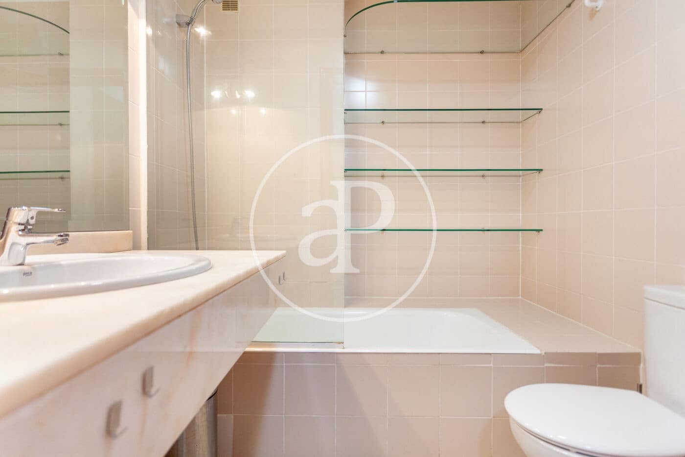 4 sovrum Lägenhet att hyra i Valencia stad - 2 000 € (Ref: 9431131)