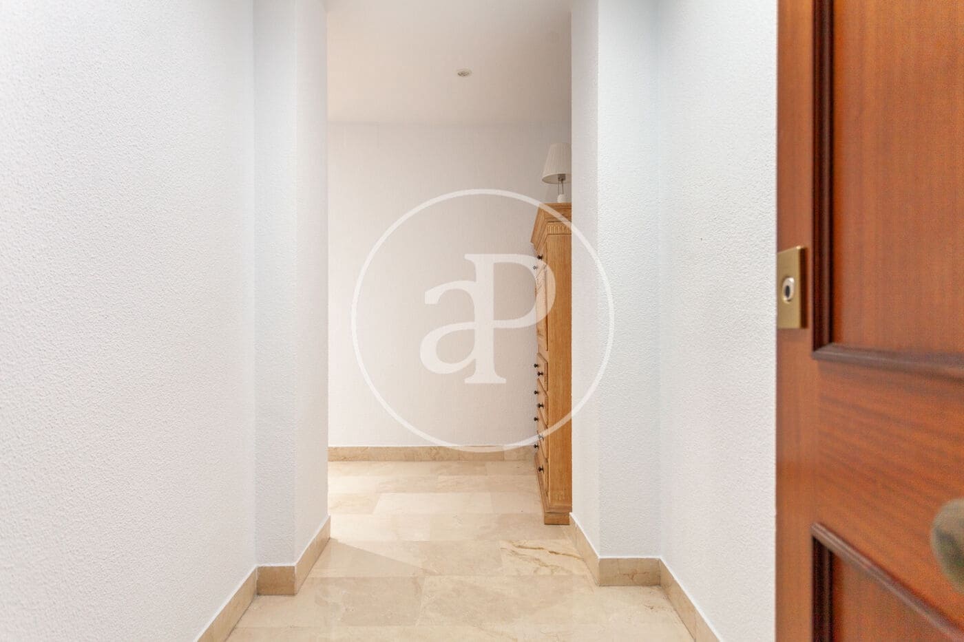 4 sovrum Lägenhet att hyra i Valencia stad - 2 000 € (Ref: 9431131)